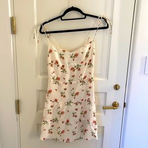 Reformation white women’s floral dress so cute size 6 - good for everyday